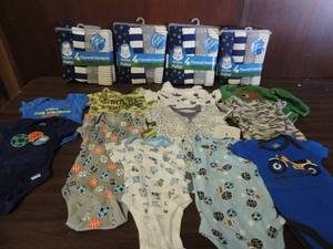 lot 696 image: 4 packs of receiving  blankets (new) 11 newborn baby boy onesies