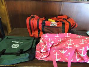 lot 706 image: PinkAncor travel bag adventure team Marlboro bag, Heritage land computer bag