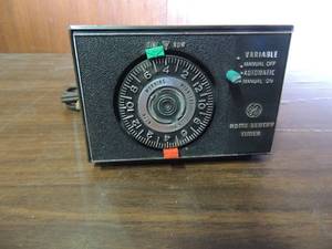 lot 739 image: 1 black and silver Home sentry timer model 8136