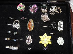 lot 749 image: Ladies fashion  costume rings large quantity includes crystal, yellow flower, oinks, bands, and elastic bands quantity 20 plus