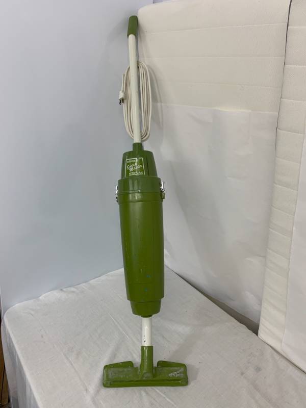 lot 6 image: Bissell Sweep Master Vaccume
