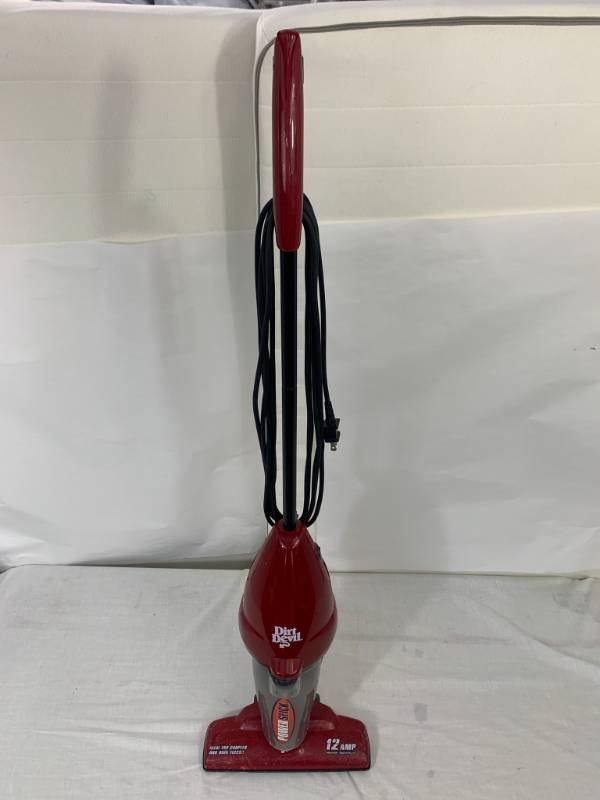 lot 7 image: Dirt Devil Vaccume