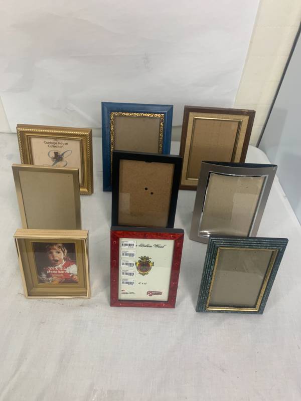lot 45 image: 9 Picture Frames