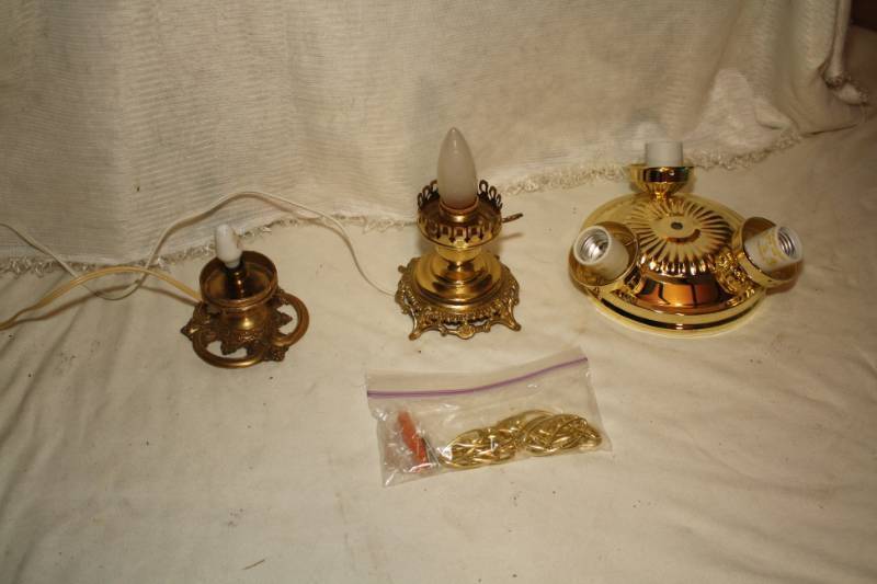 lot 53 image: 3 light fixtures