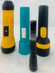 lot 17 image: Lot of Flashlights