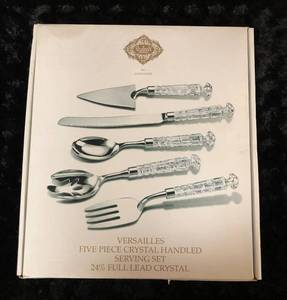 lot 84 image: Crystal Handle serving set