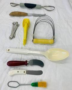 lot 99 image: Kitchen Utensils