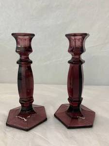 lot 115 image: 2 Colored glass candleholders