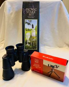 lot 147 image: Binoculars with Picnic wine set