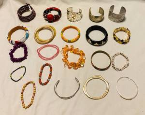 lot 157 image: Costume Jewlery Lot #2