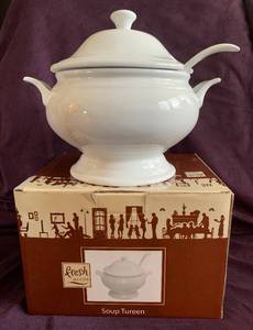lot 180 image: White Soup Tureen