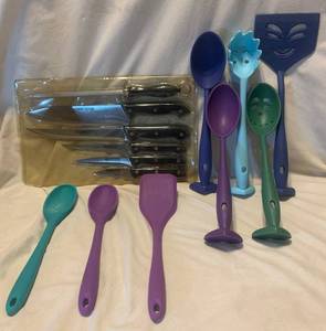lot 204 image: Set of Kitchen knifes and utensils