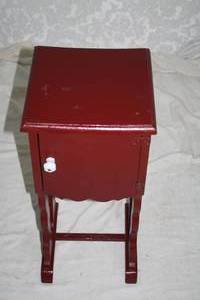 lot 11 image: Small side table