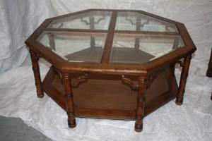 lot 33 image: Vintage Coffee Table and End Table