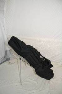 lot 44 image: Knight Intech Youth golf bag