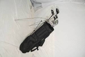 lot 45 image: Left handed golf clubs