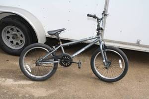 lot 60 image: Mongose BMX Bike