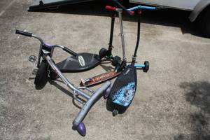 lot 64 image: Scooters