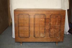 lot 67 image: Sewing Cabinet