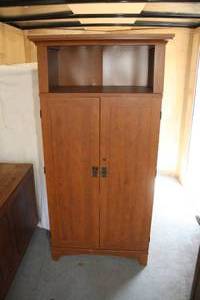 lot 69 image: Computer Cabinet