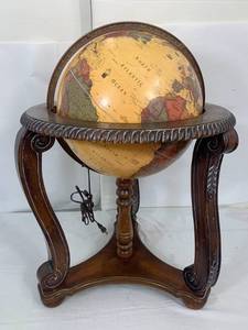 lot 4 image: Globe