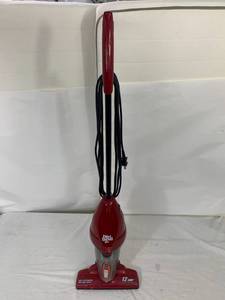 lot 7 image: Dirt Devil Vaccume
