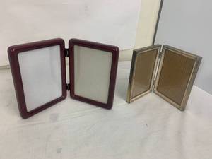 lot 46 image: 2 picture frames