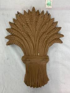 lot 59 image: Decorative Wheat wall hanging