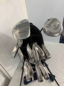 lot 28 image: Nike Golf bag with Clubs
