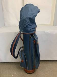 lot 30 image: Vintage Hunter Golf bag