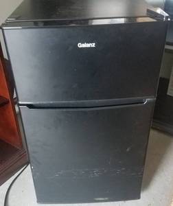 lot 4 image: GALANZ HOUSEHOLD REFRIGERATOR MODEL GL31BK (3.1 CU. FT)