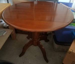 lot 18 image: ROUND WOOD PEDESTAL HIGH TABLE