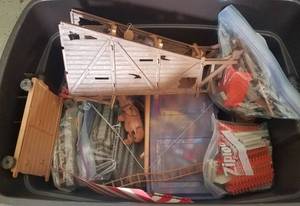lot 28 image: VINTAGE TOYS