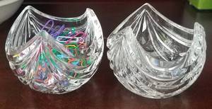 lot 53 image: PRESSED GLASS TEA LITE CANDLE HOLDERS