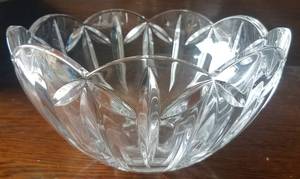 lot 57 image: ROUND CRYSTAL BOWL