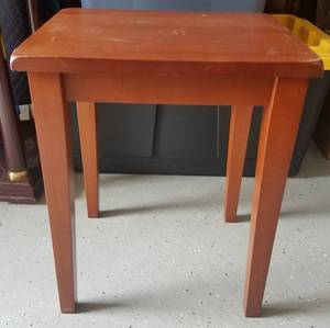 lot 66 image: SMALL WOODEN SIDE TABLE
