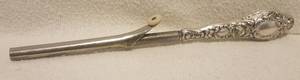 lot 82 image: RARE FIND ANTIQUE VICTORIAN ERA STERLING SILVER CURLING IRON WITH MOTHER OF PEARL BUTTON (CIRCA 1800S)