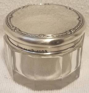 lot 90 image: VINTAGE GLASS INKWELL WITH ROUND STERLING SILVER TOP