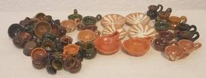 lot 92 image: VINTAGE 1960S MEXICAN MINIATURE CLAY DISHES