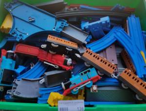 lot 136 image: THOMAS THE TRAIN AUTHENTIC TRAIN SET
