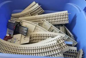 lot 156 image: LIONEL TRAIN O GAUGE TRACK SET