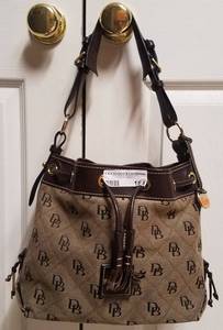 lot 164 image: AUTHENTIC DOONEY AND BOURKE HANDBAG
