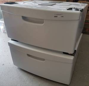 lot 179 image: PEDESTALS FOR MAYTAG WASHERDRYER