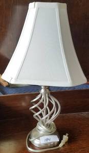 lot 184 image: TABLE TOP LAMP