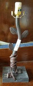 lot 191 image: TABLE TOP LAMP