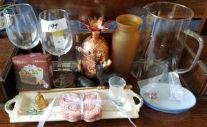 lot 199 image: MIXED LOT OF GLASSWARE, DECOR AND MORE