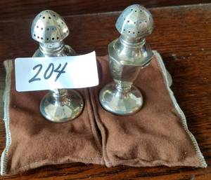 lot 204 image: VINTAGE STERLING SILVER (L & H DELUX) HOLLOWWARE SALT AND PEPPER SHAKERS