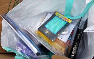 lot 210 image: LOT OF ASSORTED EXERCISE ITEMS