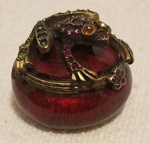 lot 101 image: VINTAGE JAY STRONGWATER ENAMEL AND SWAROVSKI CRYSTALS MINIATURE TRINKET BOX WITH FROG