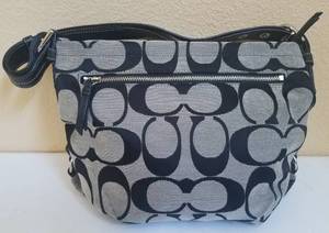 lot 222 image: AUTHENTIC COACH PURSE